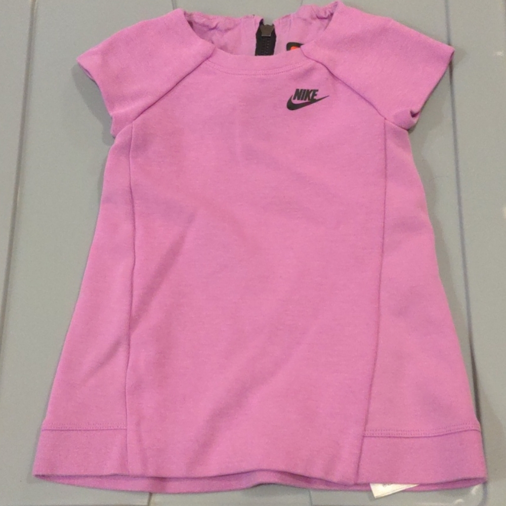 Nike short sleeve top and legging set